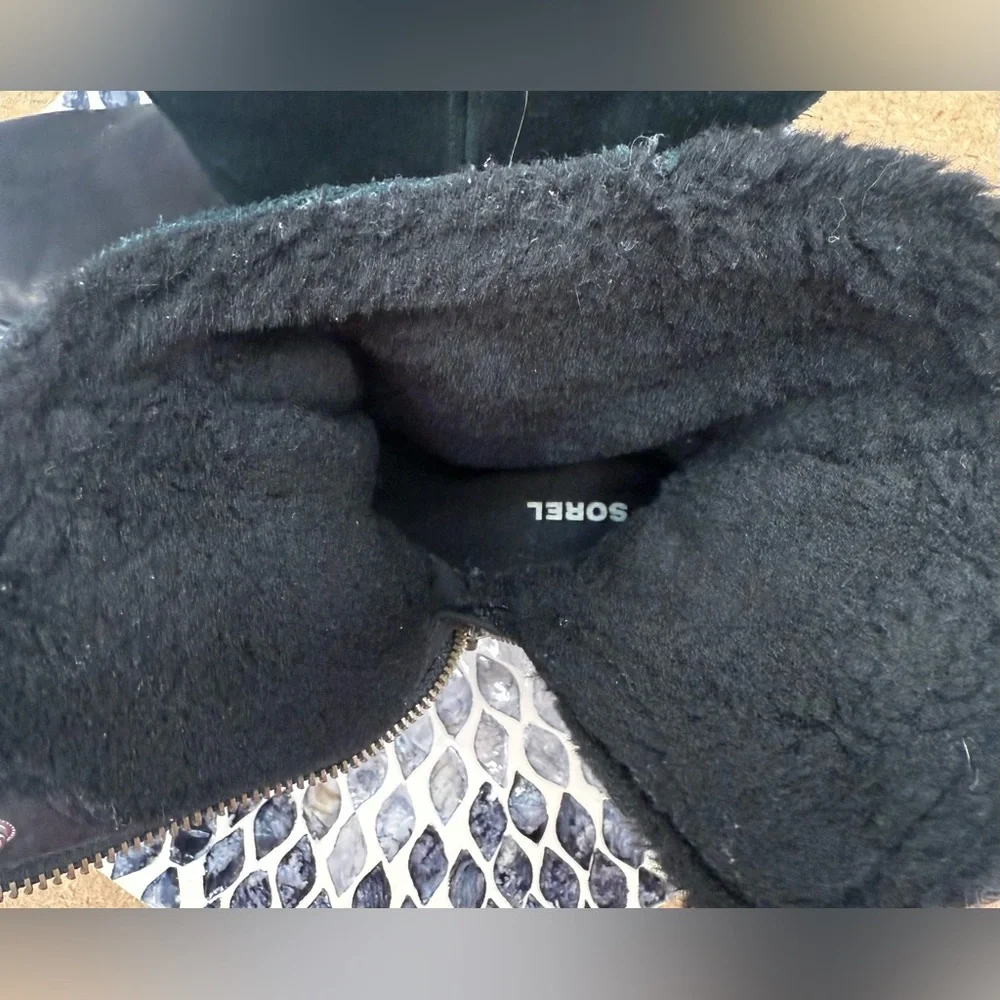 Sorel Emilie Foldover Women's Black shearling  Winter snow Boots 9 - Picture 14 of 16